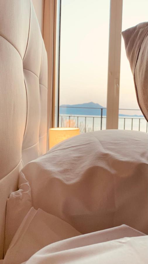 Naro Suites And Rooms Баколи Екстериор снимка