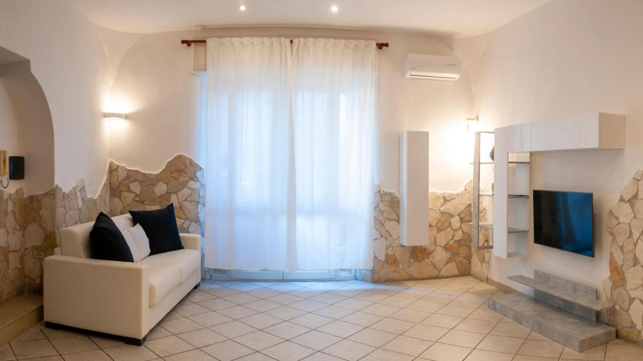 Naro Suites And Rooms Баколи Екстериор снимка