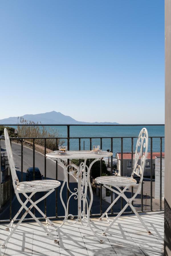 Naro Suites And Rooms Баколи Екстериор снимка