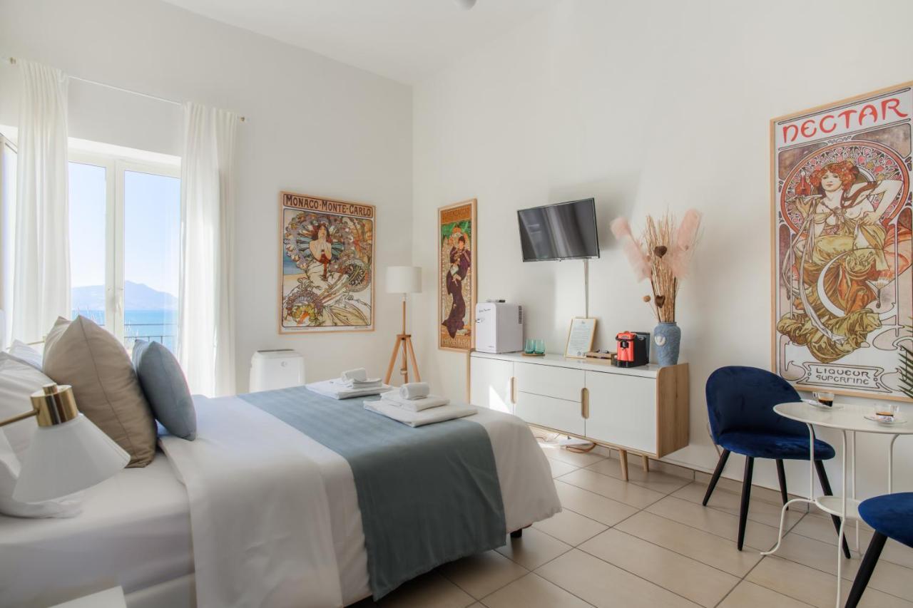 Naro Suites And Rooms Баколи Екстериор снимка