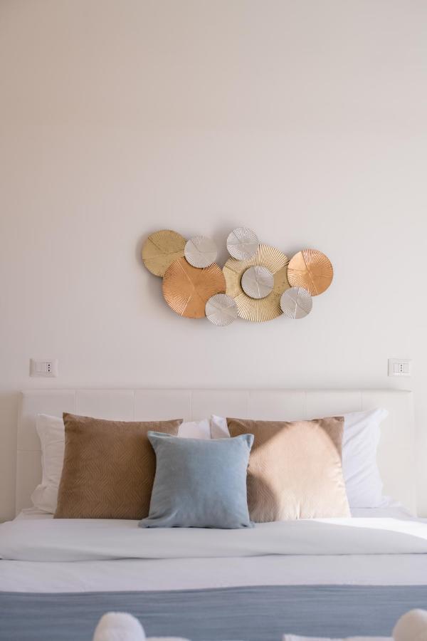 Naro Suites And Rooms Баколи Екстериор снимка