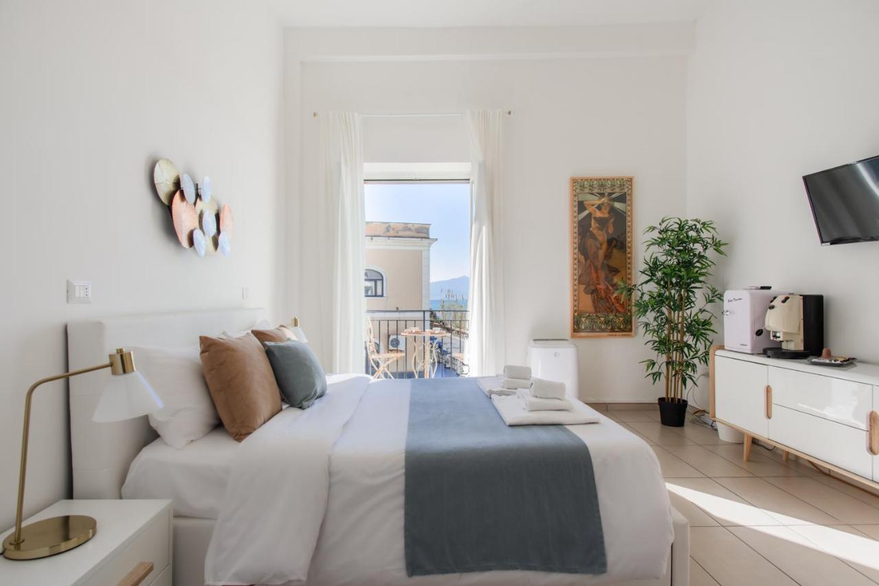 Naro Suites And Rooms Баколи Екстериор снимка