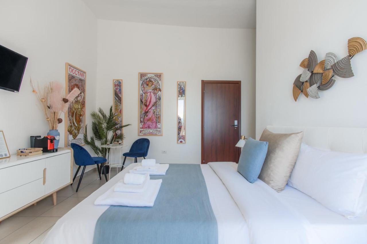 Naro Suites And Rooms Баколи Екстериор снимка