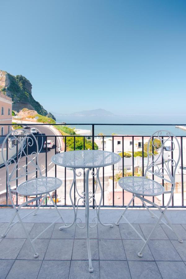 Naro Suites And Rooms Баколи Екстериор снимка