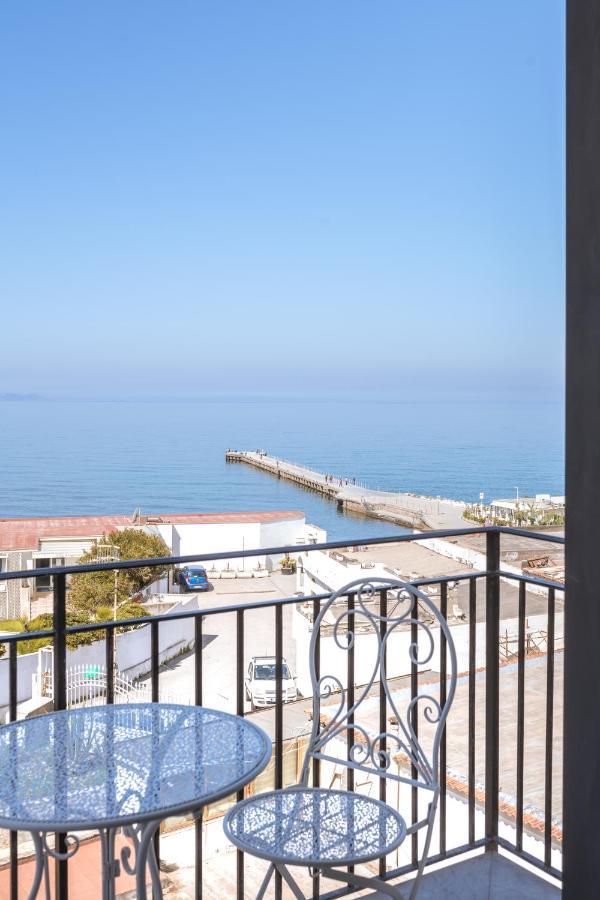 Naro Suites And Rooms Баколи Екстериор снимка