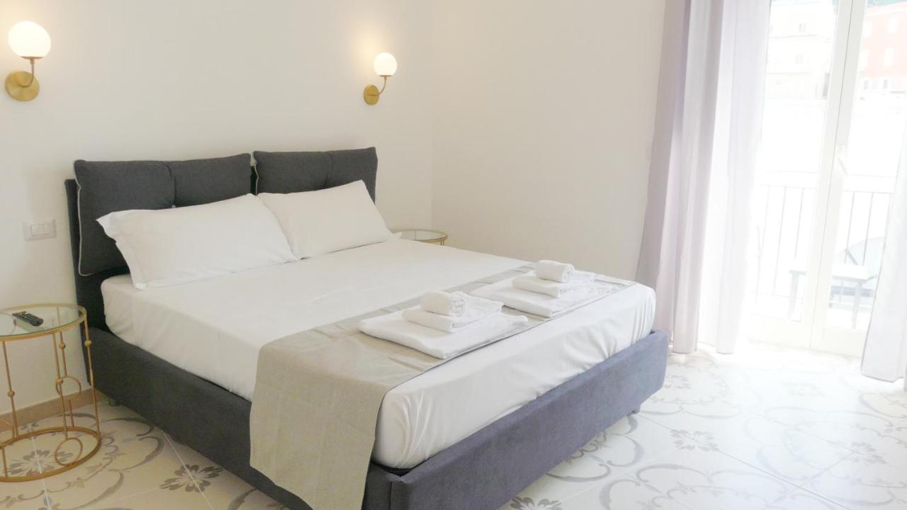 Naro Suites And Rooms Баколи Екстериор снимка