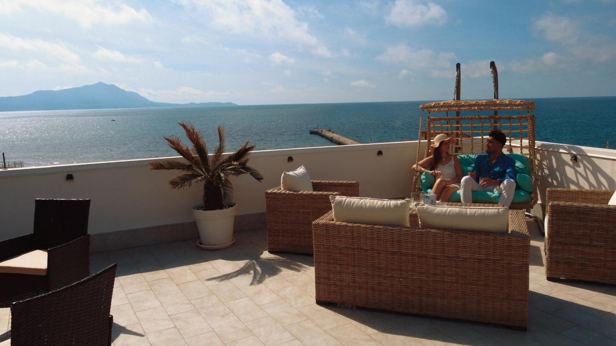 Naro Suites And Rooms Баколи Екстериор снимка