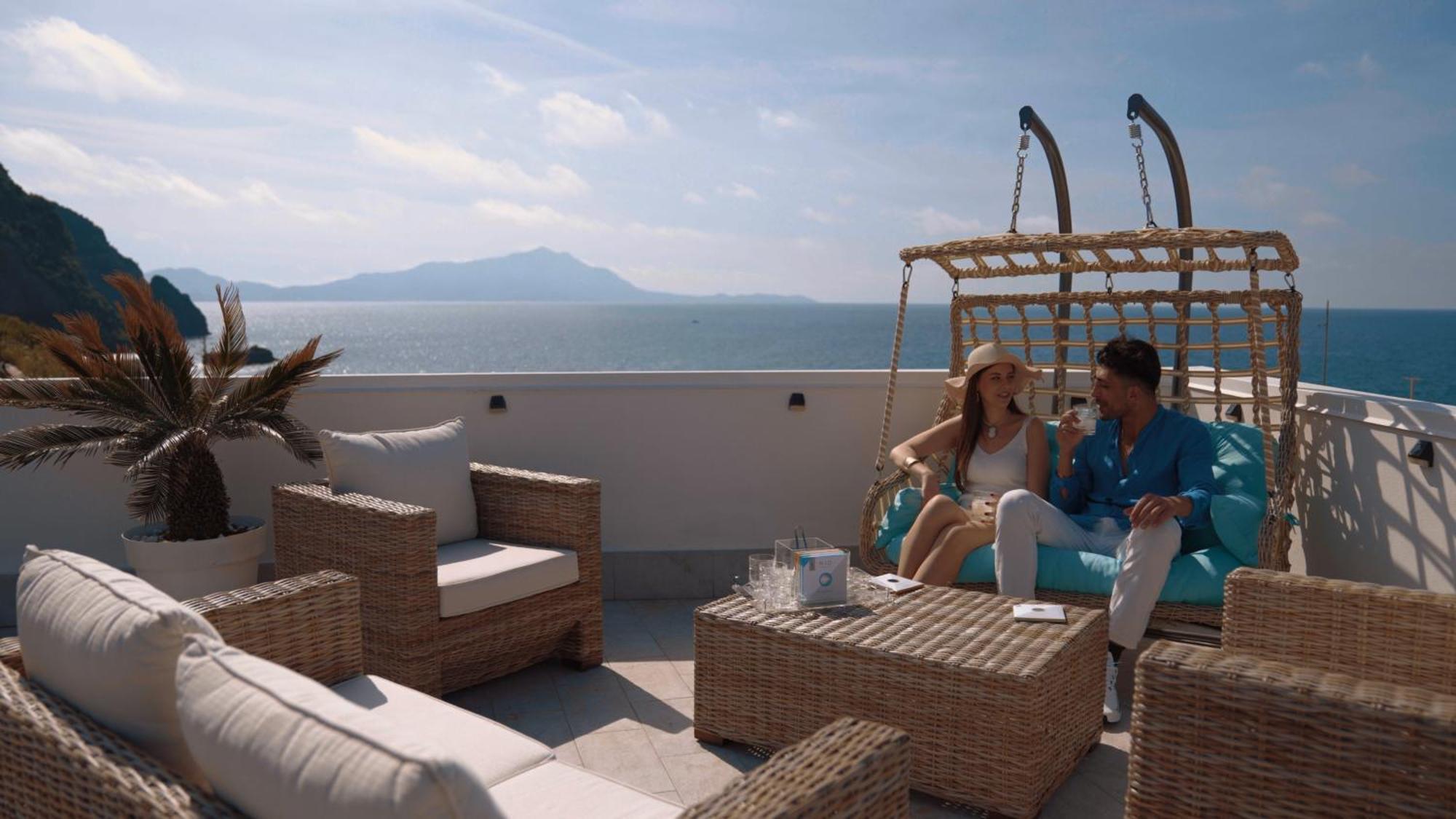 Naro Suites And Rooms Баколи Екстериор снимка