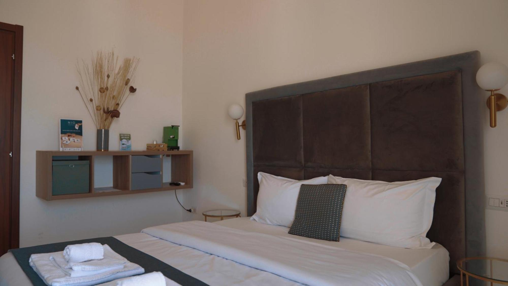 Naro Suites And Rooms Баколи Екстериор снимка
