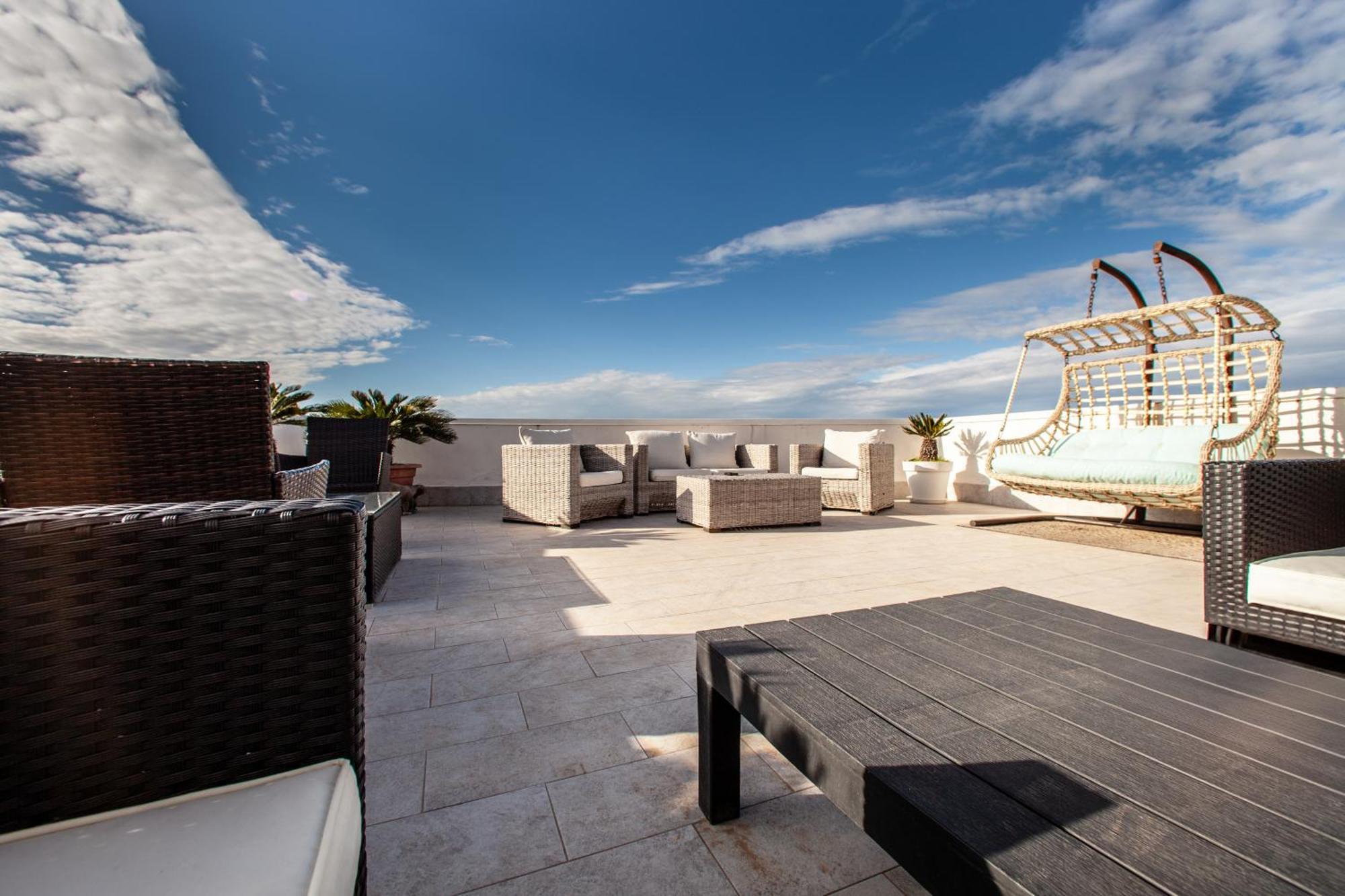 Naro Suites And Rooms Баколи Екстериор снимка