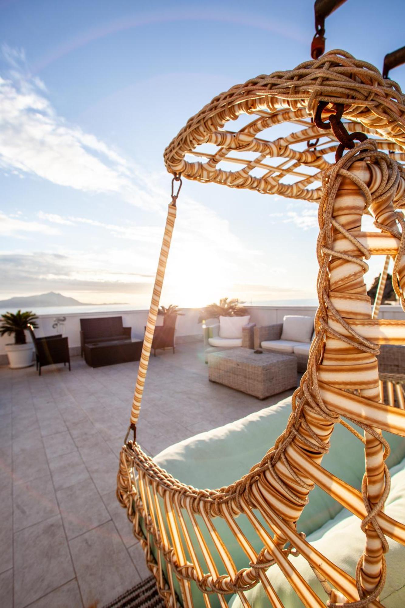 Naro Suites And Rooms Баколи Екстериор снимка