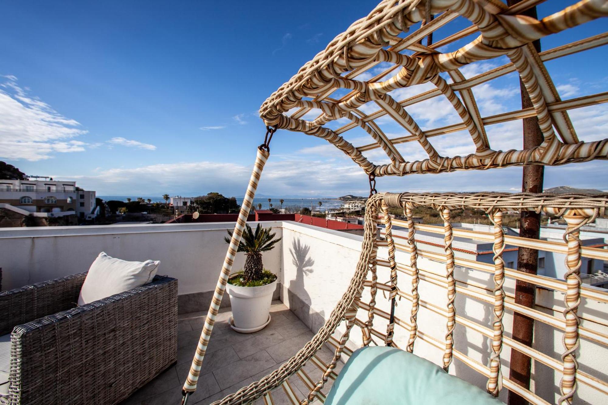 Naro Suites And Rooms Баколи Екстериор снимка