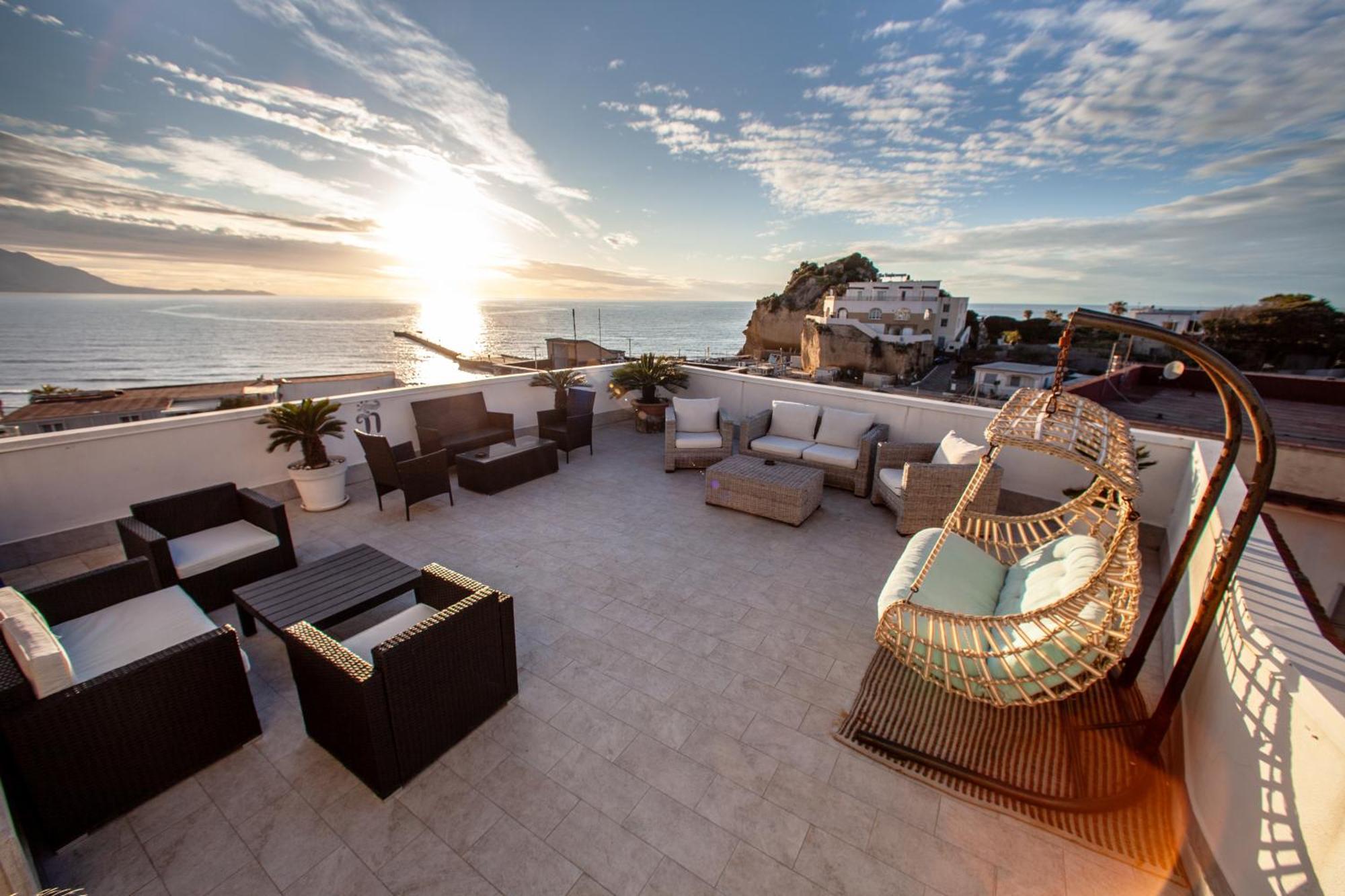 Naro Suites And Rooms Баколи Екстериор снимка